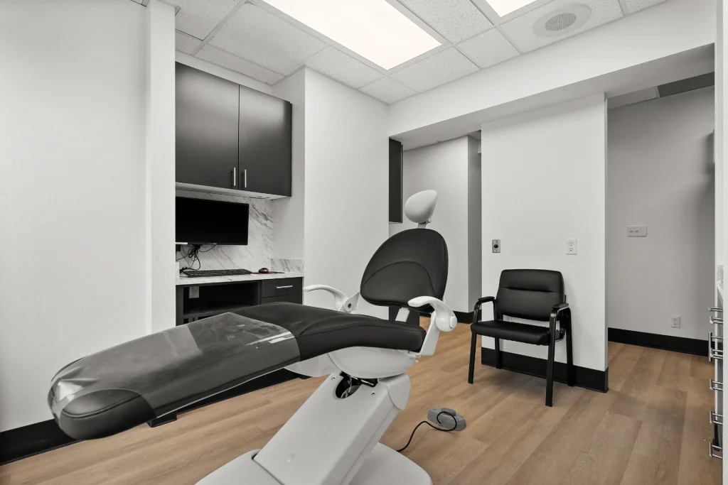 Comfortable dental chair in private treatment room at Smile Now Tacoma Dentures and Implants | Dental implant provider in Tacoma, WA